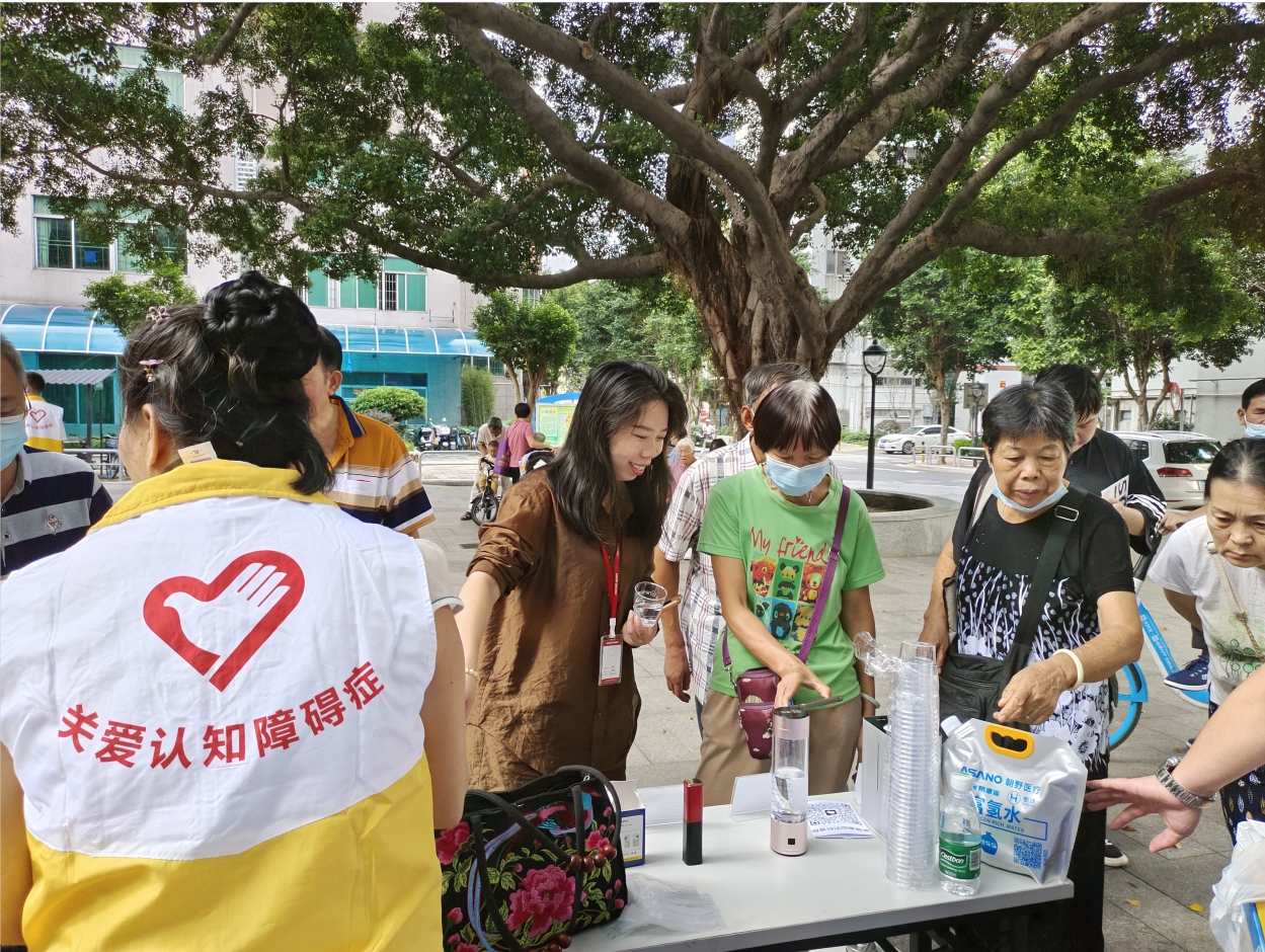 “立防立治 无问早晚”——朝野医疗积极参加佛山市关爱老人健康，预防老年痴呆活动！